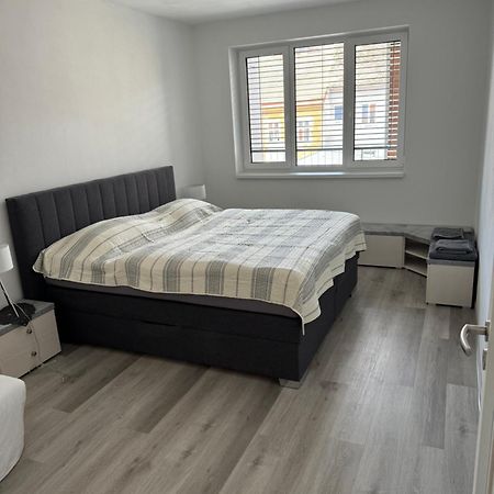 Soukromy Byt 2+Kk S Balkonem A Parkovanim Znojmo Eksteriør billede